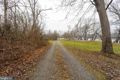 20 Gideon Ln, Falling Waters WV exterior