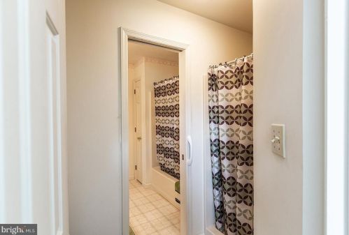 18 Townsend Ct, Lancaster PA  17603-6797 exterior