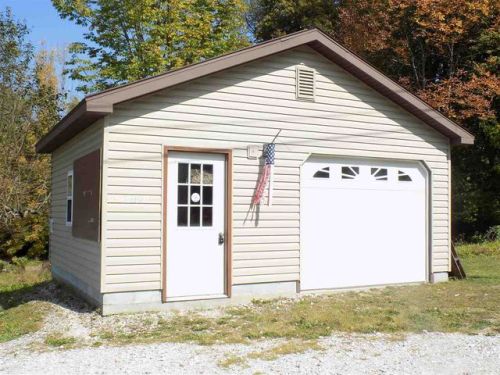 14214 State St, Harrisville, NY 13648