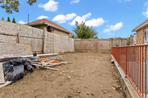 557 Logan Ave, Bronx NY  10465-2509 exterior