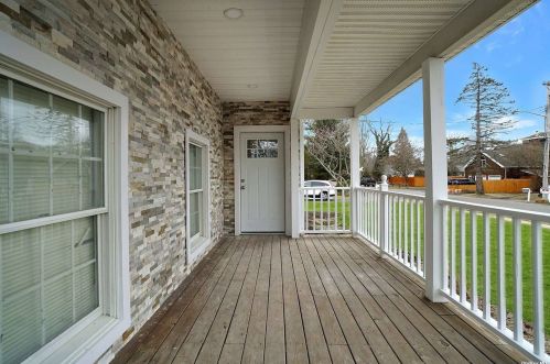 45 Orchard Neck Rd, Center Moriches, NY 11934-3611