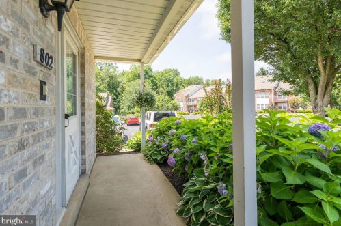 802 Valley Glen Rd, Melrose Park, PA 19027-1748