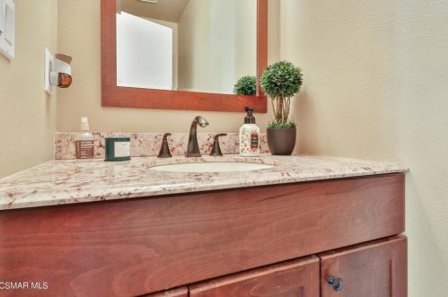 969 Roldan Ave, Simi Valley CA  93065-5667 exterior