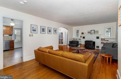29 I St, Carlisle, PA 17013-1543