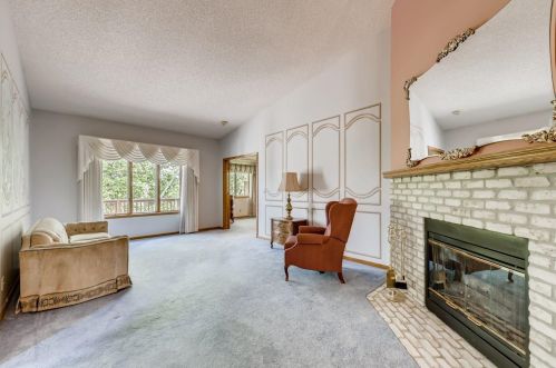 560 Deer Ridge Ln, Saint Paul, MN 55119-6739