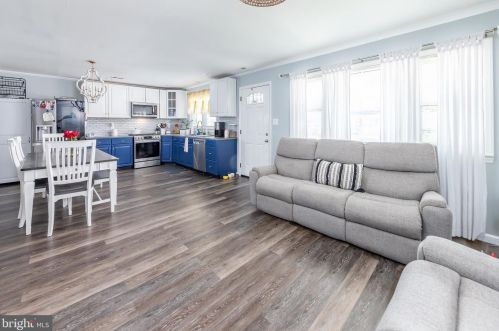 25 Batten Ave, Blenheim NJ  08012-4859 exterior