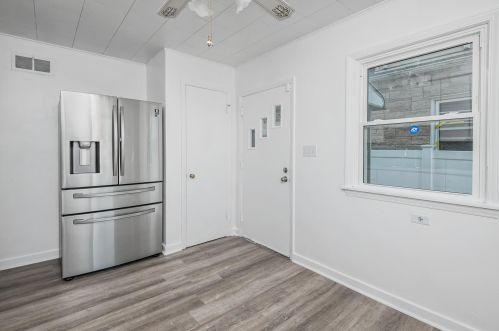 1341 107, Milwaukee WI 53225-3930 exterior