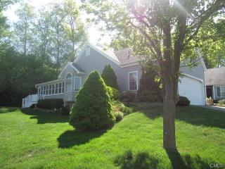 550 Mohave Cir, Huntington, CT 06484-2848