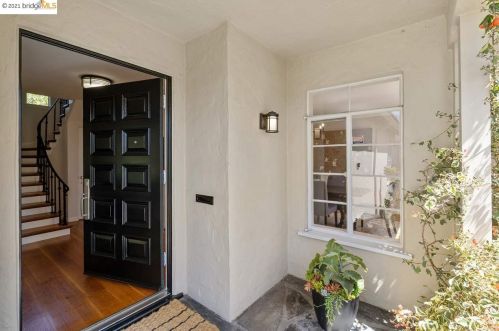 527 Blair Ave, Oakland, CA 94611-3734