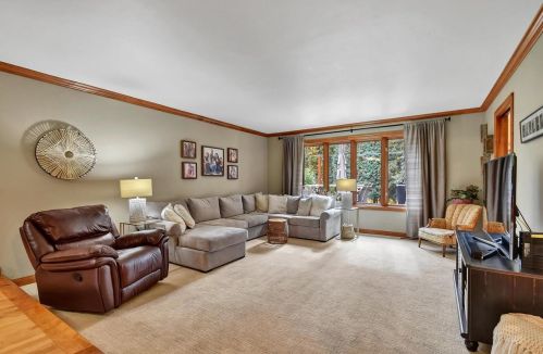 105 Stonebridge Ct, Green Bay, WI 54313-4704