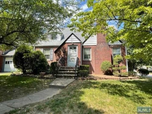 281 Lindbergh Blvd, Teaneck NJ  07666-6542 exterior