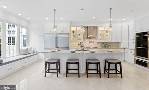 22 Ridgeview Rd, Newtown Square, PA 19073-3002