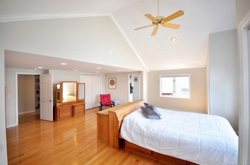 26 Birch St, Waterbury CT  06704-3806 exterior