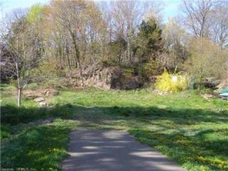 480 Shore Dr, Branford, CT 06405-6229
