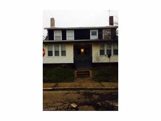 301 Roslyn Ave, Canton, OH 44708-5613