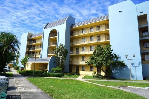2794 Tennis Club Dr, West Palm Beach, FL 33417-2951