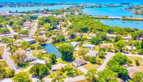 507 Dona Dr, Nokomis FL  34275-2613 exterior