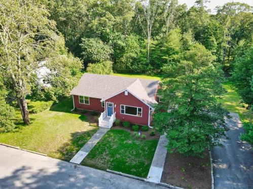 39 Cala Ave, Tiverton RI  02878-3214 exterior