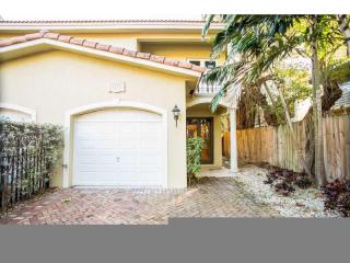 3273 Matilda St, Miami, FL 33133-5151