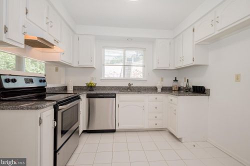 253 Pond Dr, Hockessin DE  19707-9241 exterior