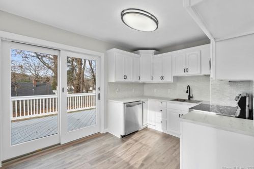 159 Stonecrest Dr, Bristol, CT 06010-5320