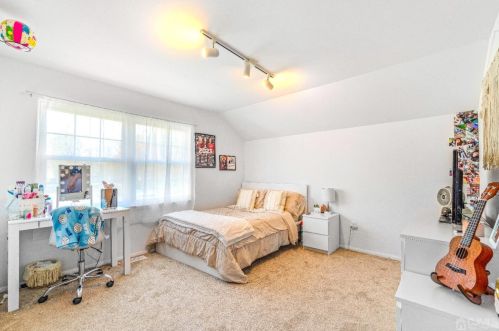 33 Rutledge Ct, East Brunswick NJ  08816-4020 exterior