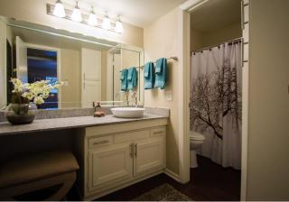 1911 Willow Creek Dr, Austin TX  78741-4465 exterior