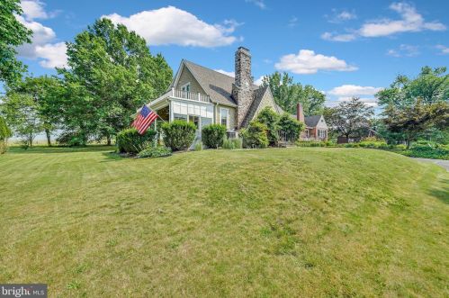 2762 Charlotte St, Gilbertsville, PA 19525-9724