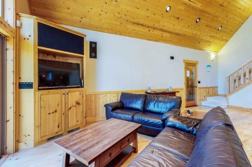 12764 Ski Slope Way, Truckee CA  96161-6615 exterior