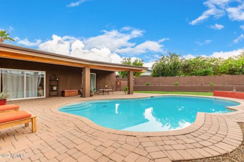 2524 Cochise Rd, Phoenix, AZ 85028-3726