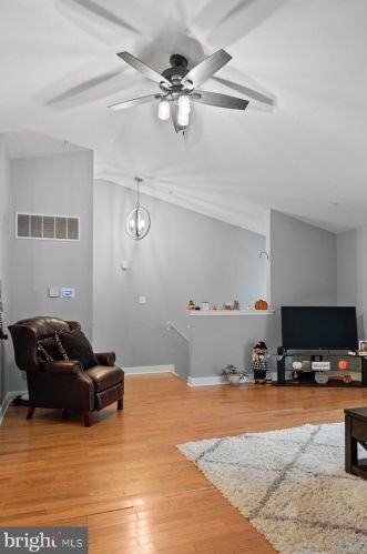 68 Crestmont Dr, West Deptford NJ  08051-2161 exterior