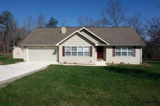 136 Beachwood Dr, Crossville, TN 38558-8232