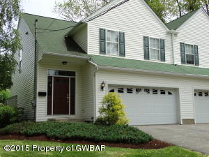 27 King St, Dallas, PA 18612-1656