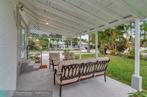 320 4 Ave, Delray Beach FL  33444-2717 exterior