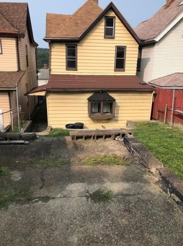 439 Euclid Ave, Glassport, PA 15045-1334