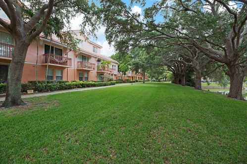 2034 Alta Meadows Ln, Delray Beach FL  33444-1165 exterior