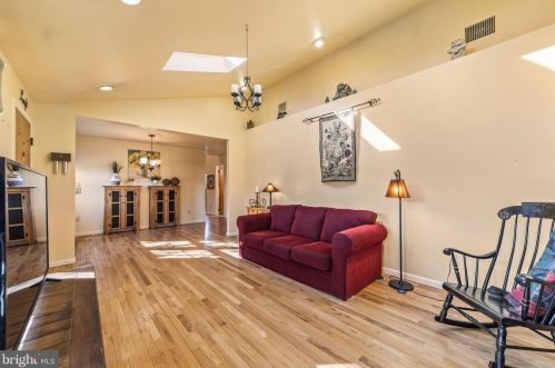 30 Greenfield Ave, Trenton NJ  08648-3828 exterior