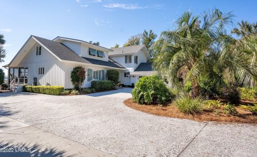 100 Dolphin Point Dr, Beaufort, SC 29907-1718