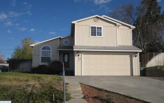 2207 8th Pl, Kennewick, WA 99336-4802