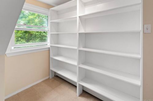 106 Oak Cir, Mahopac NY  10541-4146 exterior