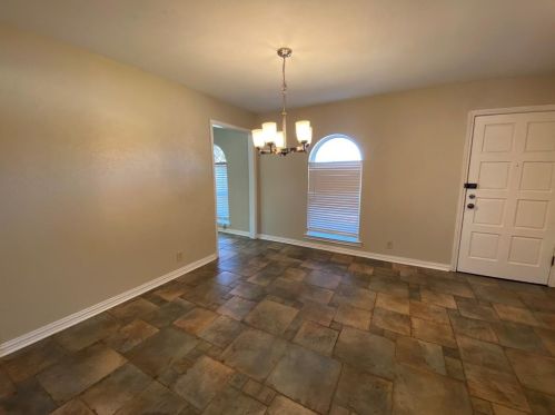 1638 Juniper Ln, Lewisville TX  75077-2750 exterior