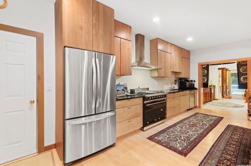 36 Harbor Blvd, East Hampton, NY 11937-1777