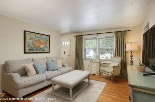 53 Mclean St, Tinton Falls, NJ 07701-5631