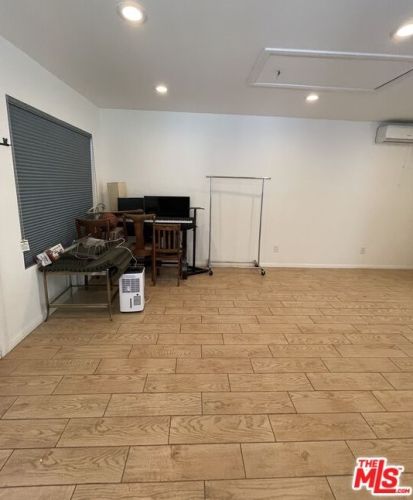 4841 Tyrone Ave, Van Nuys CA 91401-5126 exterior