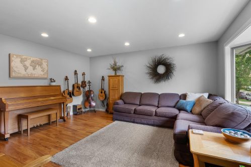 821 Kings Ridge Ct, West Bend, WI 53090-9189