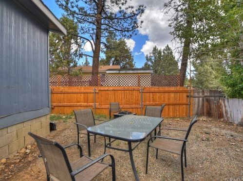 391 Montclair Dr, Big Bear City CA  92314-8800 exterior