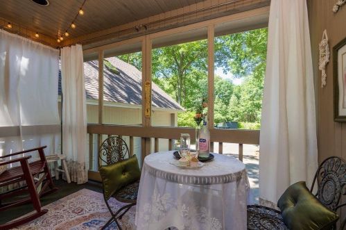 258 Shore Dr, Salem NH  03079-1694 exterior