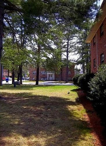 4 Laraway Ct, Derry NH  03038-1413 exterior