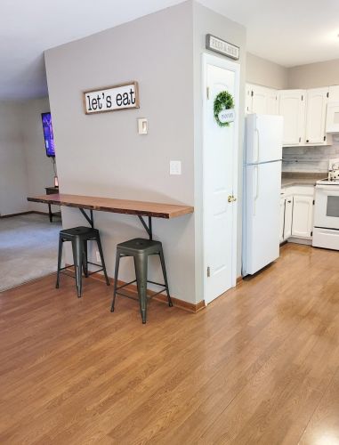 220 Bischel Ct, Dousman, WI 53118-9318