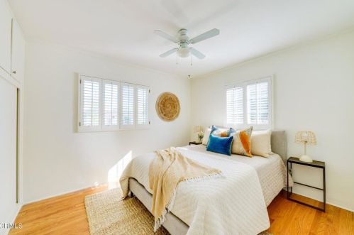 4837 Crown Ave, La Canada CA  91011-3619 exterior